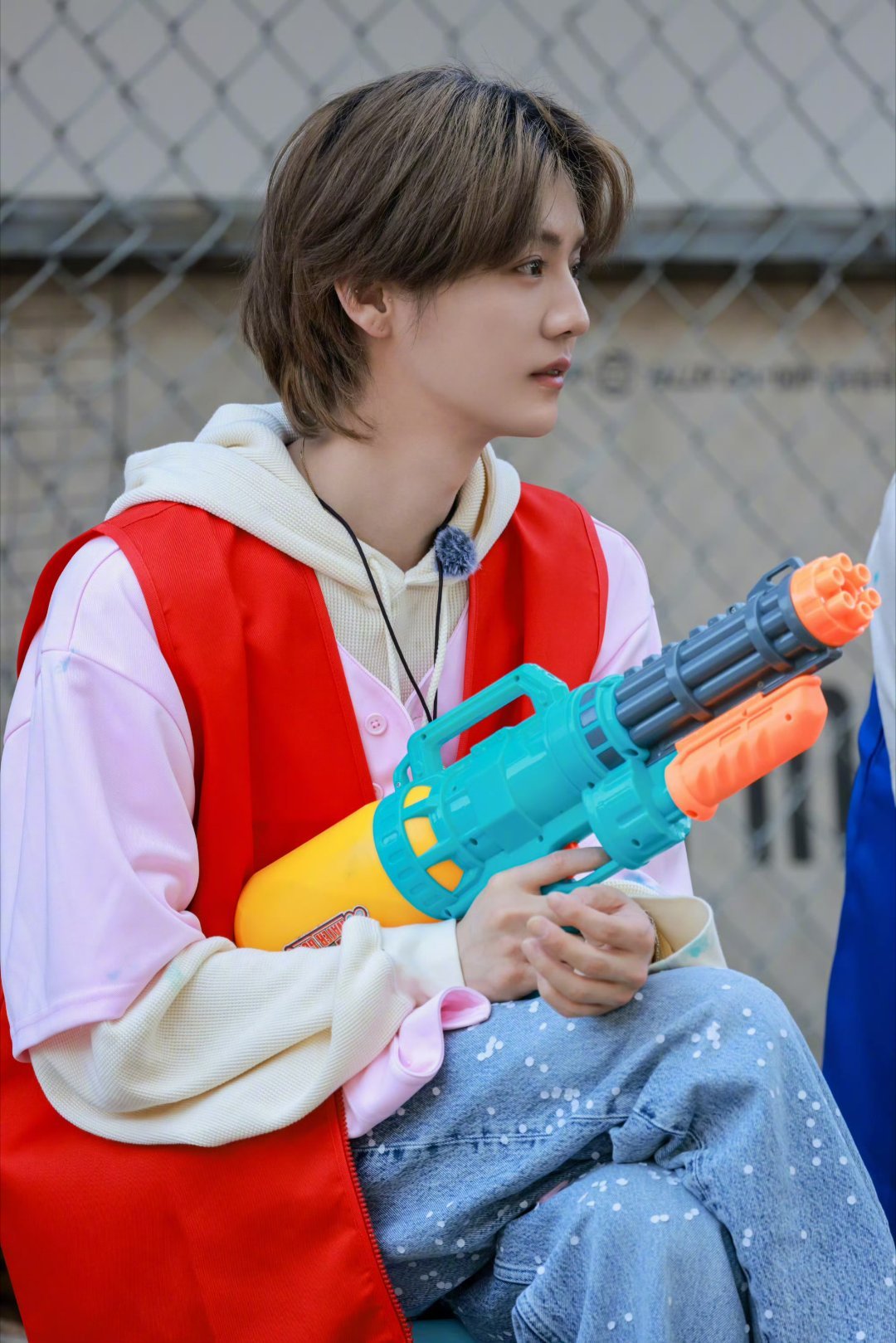 鹿晗要冲出去揍导演，结果就是小发雷霆往前走了两步鹿晗180以下哈哈哈哈哈