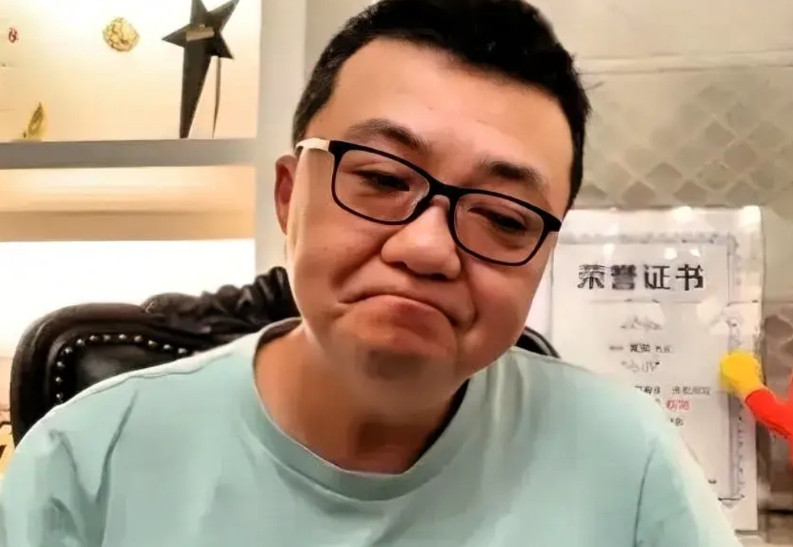 董路又撂下狠话：苏超要是赢中甲，他出10万！要是赢下国足，出500万！哈哈，
