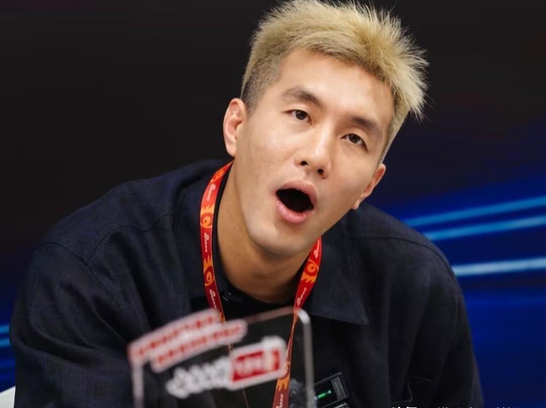 郭艾伦那个视频，意思再明白不过了。他想回家了。这已经不是在谈合同，这是在直接