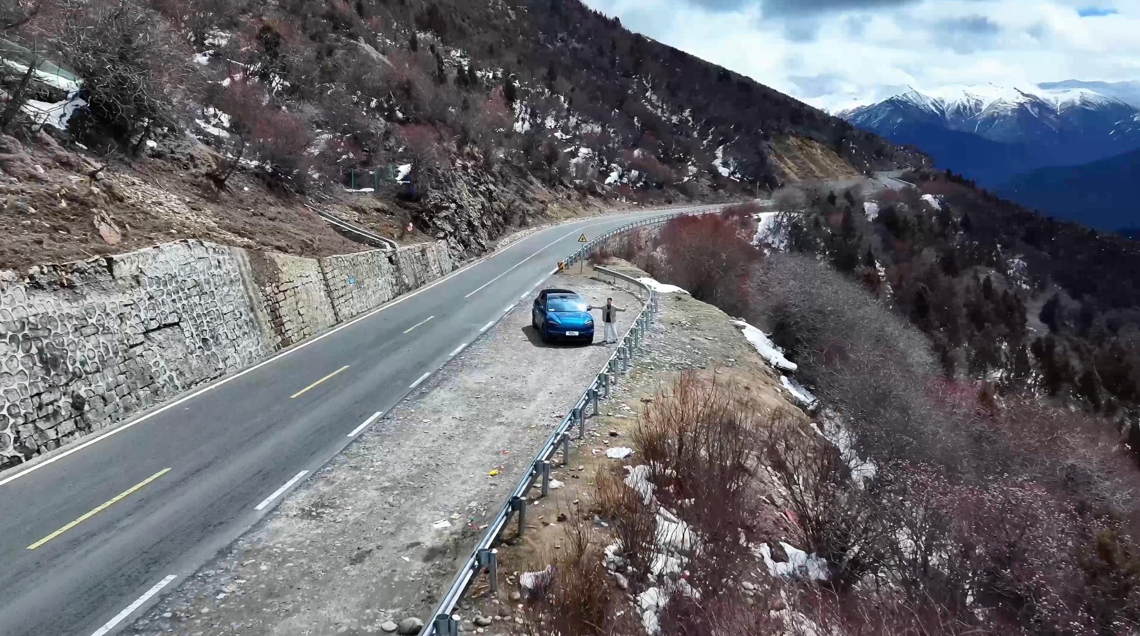 问界M6动态评测首发看到问界M6最小转弯半径5.5米的数据，我第一反应是窄路掉头