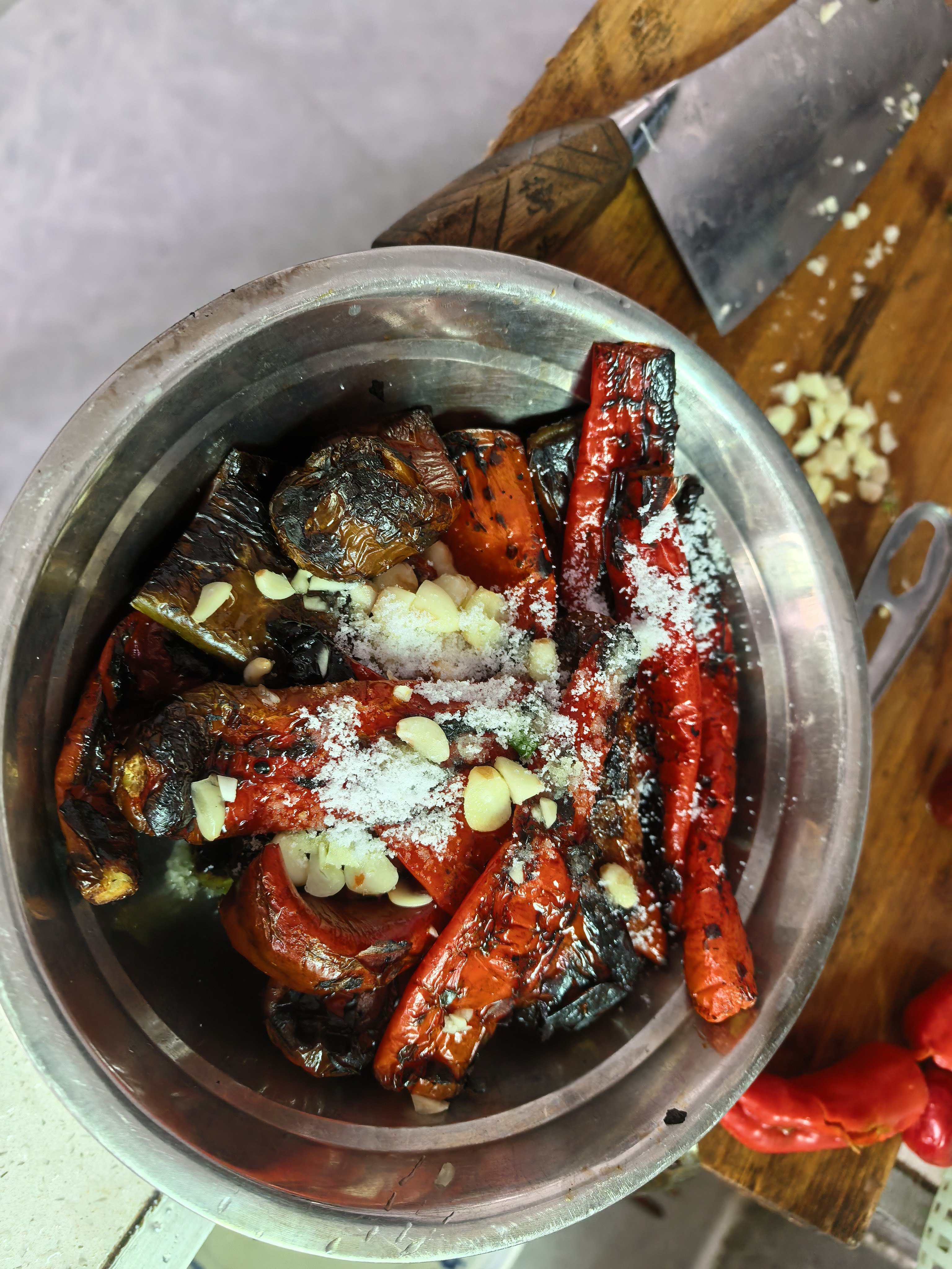 吃到了在外面很想吃的擂辣椒🌶️🌶️🌶️辣椒洗干净以后，直接把辣椒放入柴火明