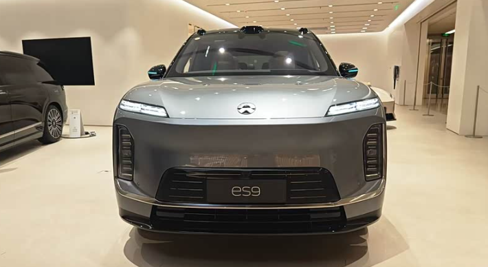 比揽胜更大！ES9实力如何我去瞅瞅一直等着去探店看蔚来新出的这个顶级旗舰SUV