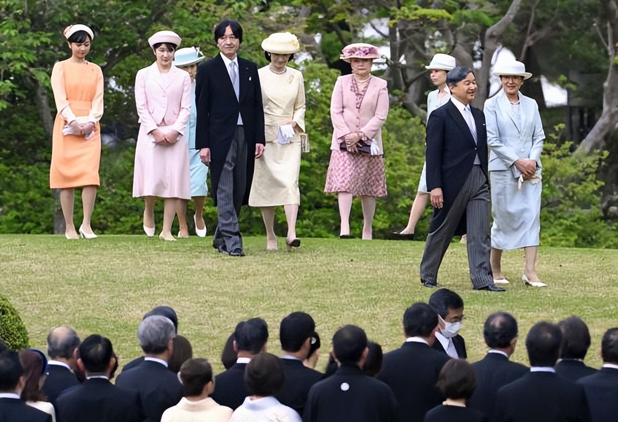 日本皇室游园会时尚比拼