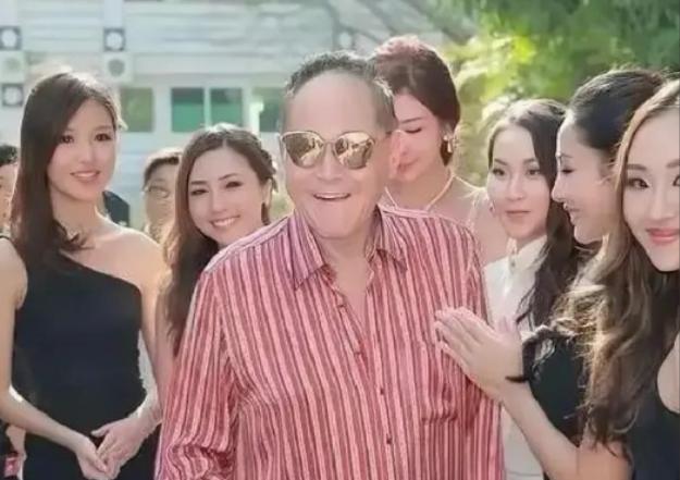 87岁的香港大亨赵世曾有个怪癖：只要女友怀孕，立刻和她分手。他曾说自己和1万个女