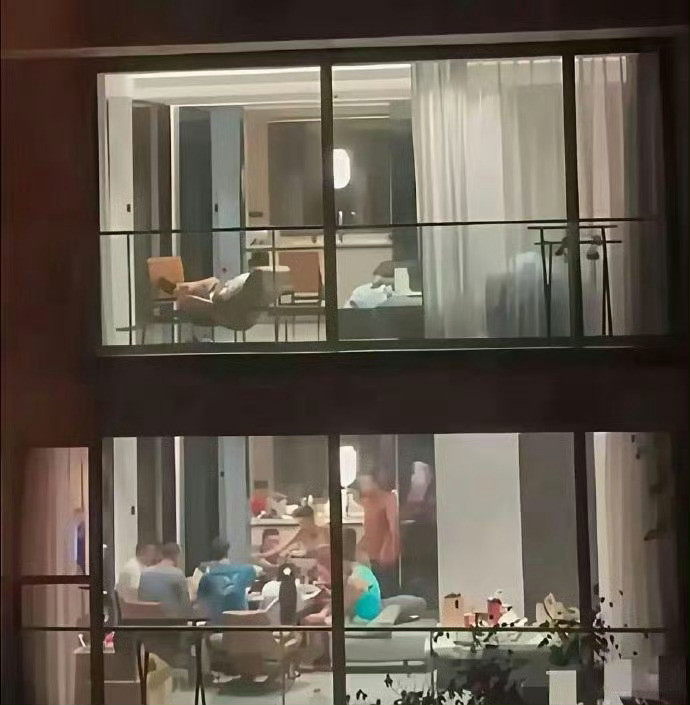 你是羡慕楼上的生活，还是喜欢楼下的生活？