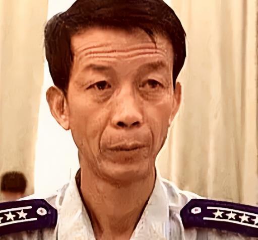 1996年，我国试飞员邹延龄出国试飞飞机，酒会上，一位外籍美女与他"搭讪"，让他