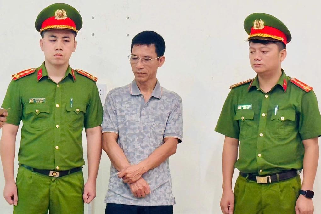 越南老街省三名前税务官员利用职务和权力，不当执行对过境货物运输车辆征收基础设施使