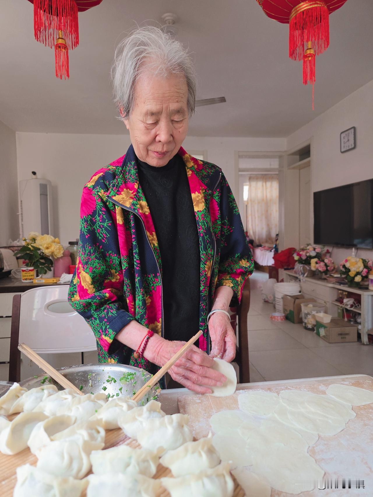 这次回家，明显发现老母亲憔悴了不少，还出现了一个让我不安的状态……一个月前的