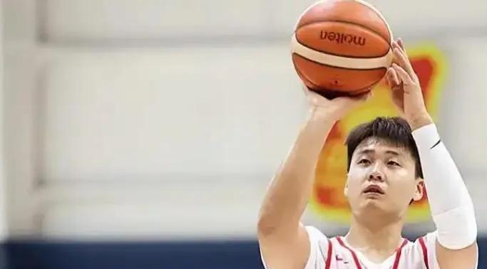 首钢重磅反转！放弃赵睿锁定26岁锋线，范子铭+千万现金换辽宁核心首钢这波操作绝