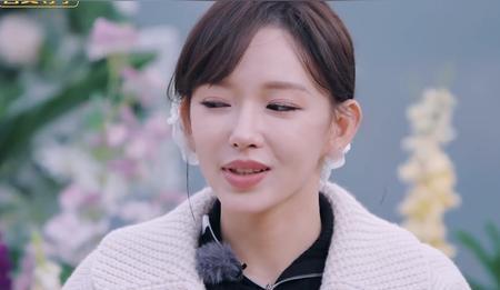 互送礼物成“名利场”？黄圣依百万手链闪瞎眼，程潇400元相机被亲妈截胡笑疯全网！