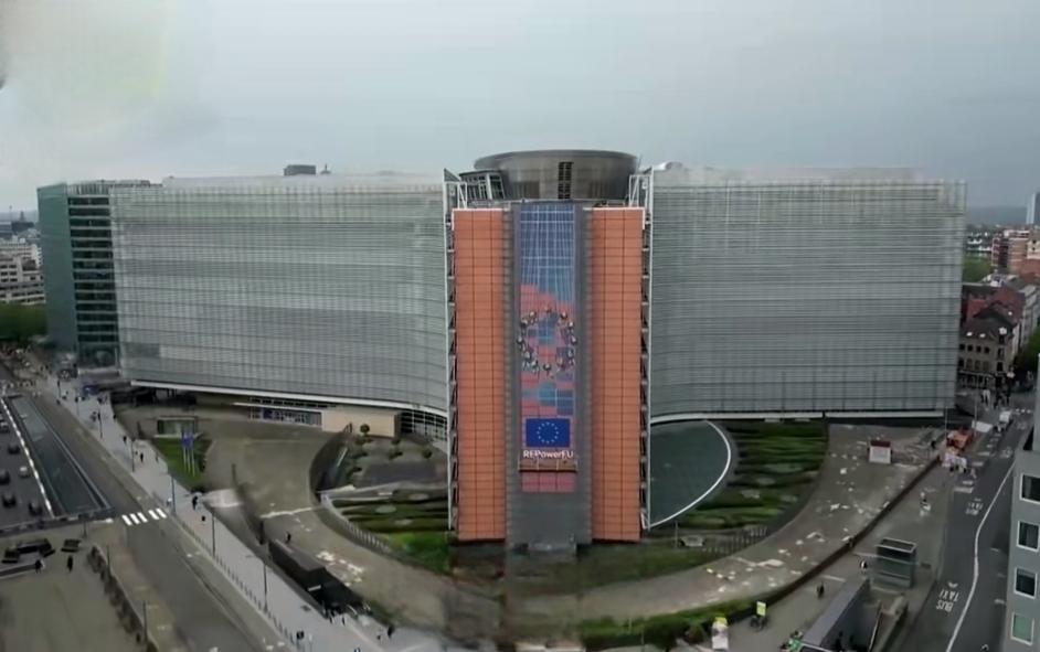 欧盟委员会总部位于比利时首都布鲁塞尔，在6月26号和27号，当地的最高气温达到了