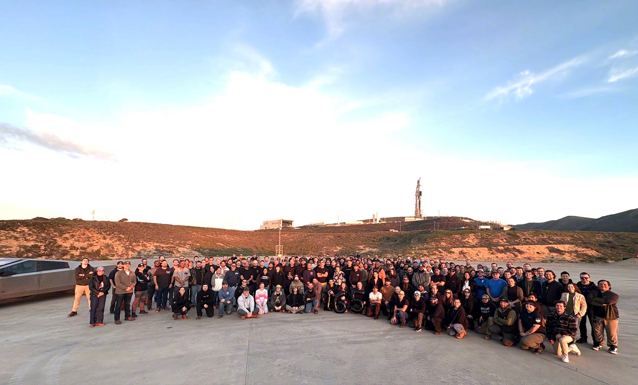 迄今为止，SpaceX团队完成了165次发射，今年年初SpaceX的目标是170