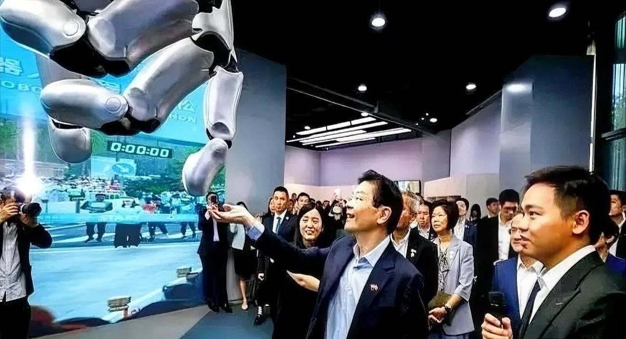 近日，新加坡总理黄循财对我国进行为期四天的访问，这是他就任新加坡总理后首次访华。