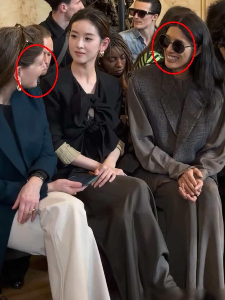 章泽天被冷落了？夹在两个身高一米八、眼神拉丝的顶级超模中间，昔日的奶茶妹妹成了最