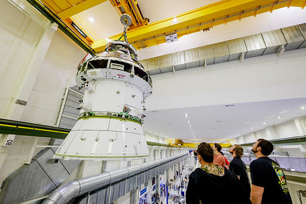 【NASA时间表提前，计划最早明年2月实施载人绕月】9月24日消息，据BBC2