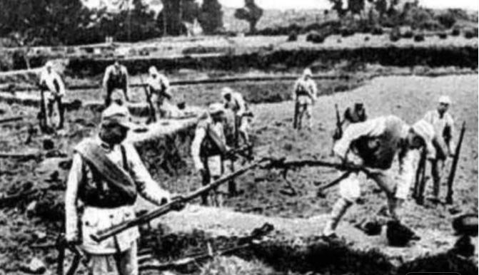 1945年，新四军战士李福兴在打扫战场时，发现了一名鬼子尸体上有一把枪，正当李福