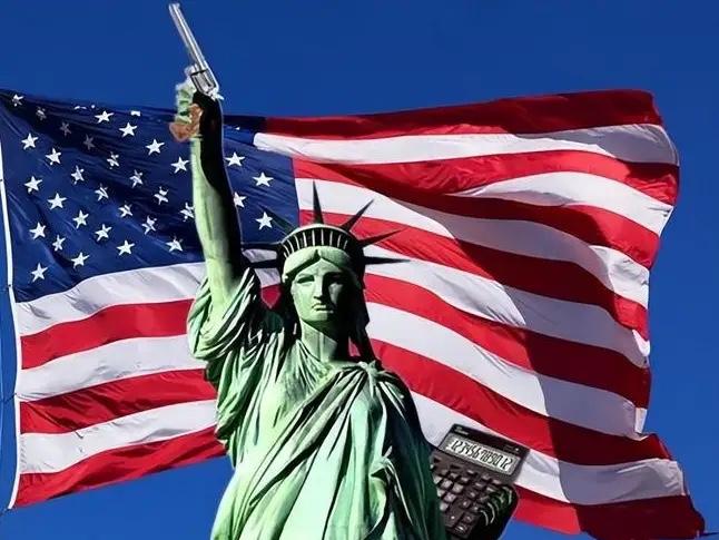 一位美籍华人说了实话，他表示：“之所以很多小国，宁愿得罪中国，也不愿意得罪美国，