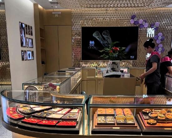 金价崩了？9月16日，周生生、周大福、老凤祥等品牌足金饰品克价集体跌破130