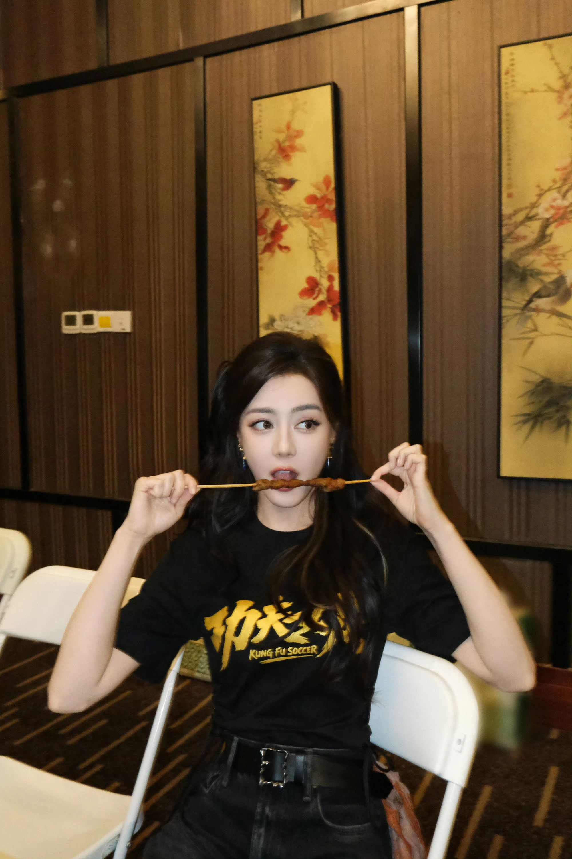 迪丽热巴吃烤串热巴~好美萌