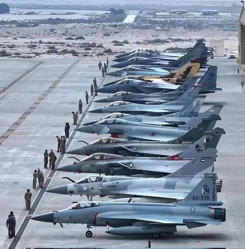 有这样三条消息很有意思，巴基斯坦在沙特驻军了，卡塔尔宣布他家的所有船只，可以通航