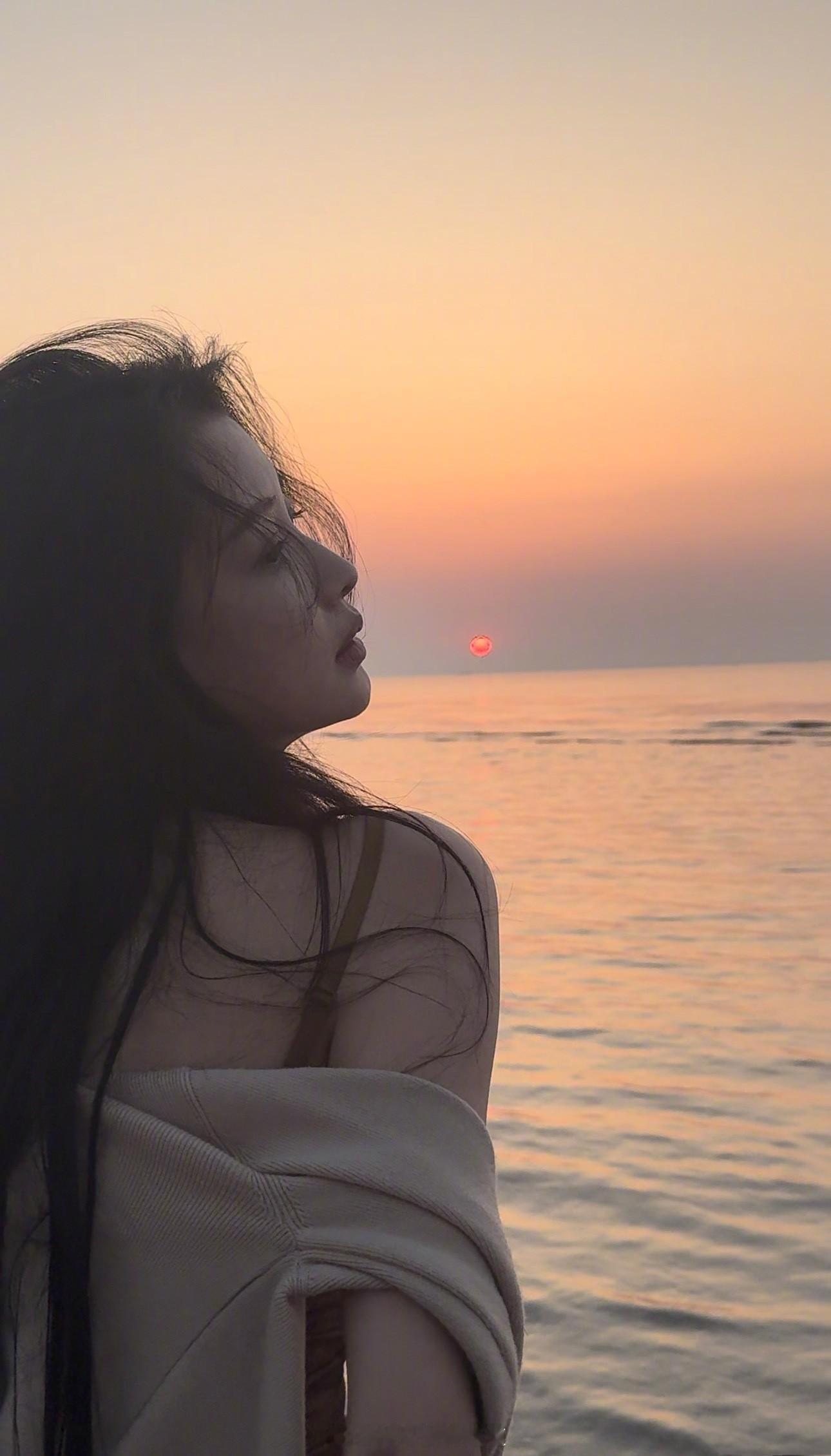 孙怡夏日吊带海滩​​​