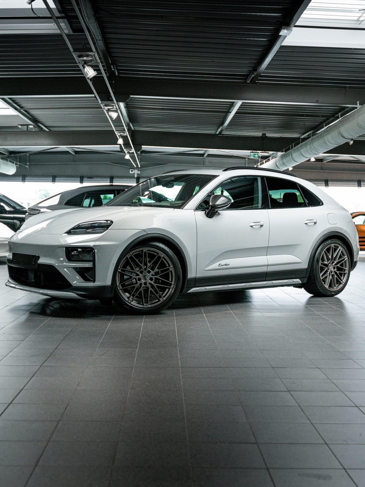 保时捷MacanTurbo灰外黑内​​​