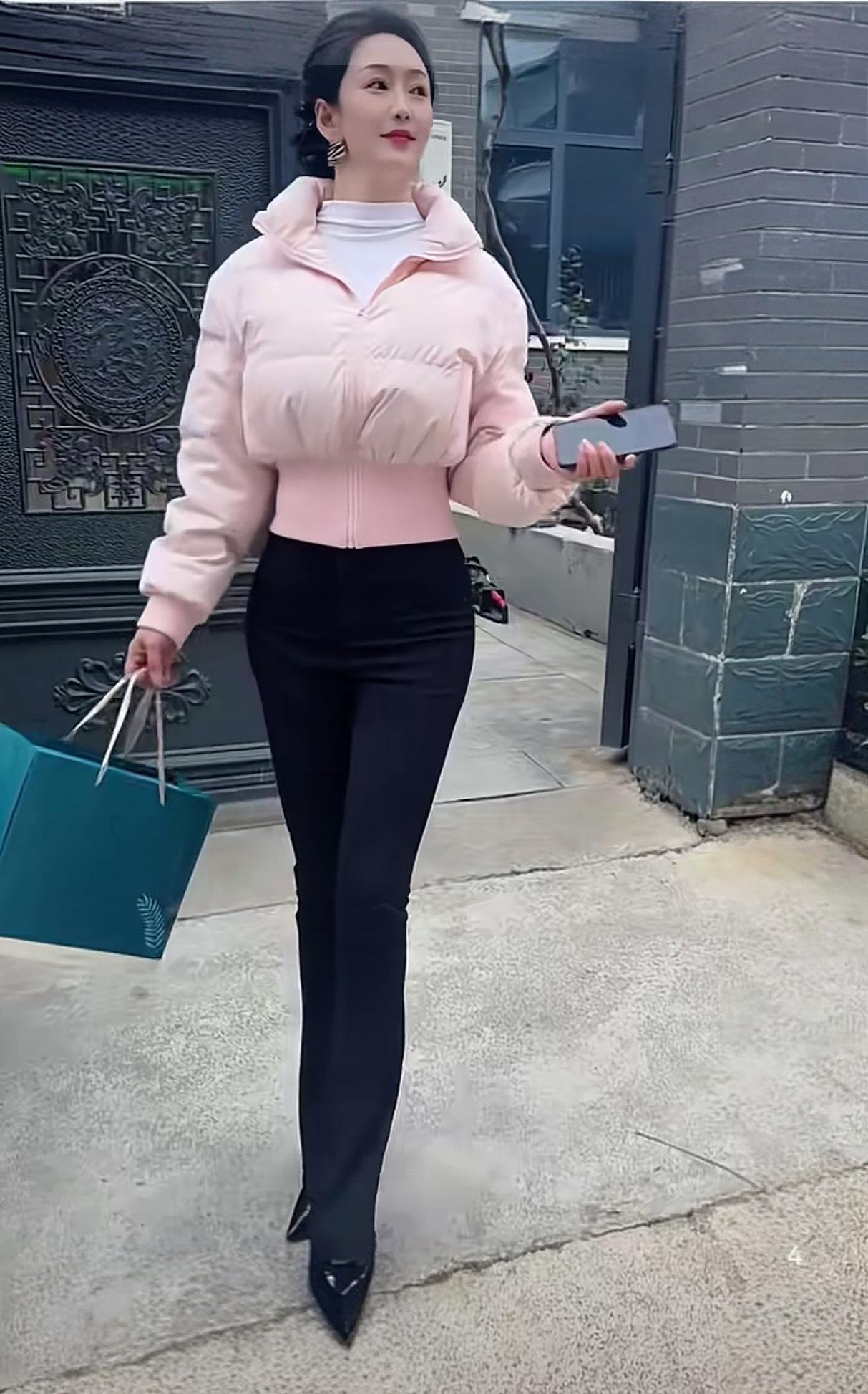 是打工回来了？打什么工啊？效益好不好啊？