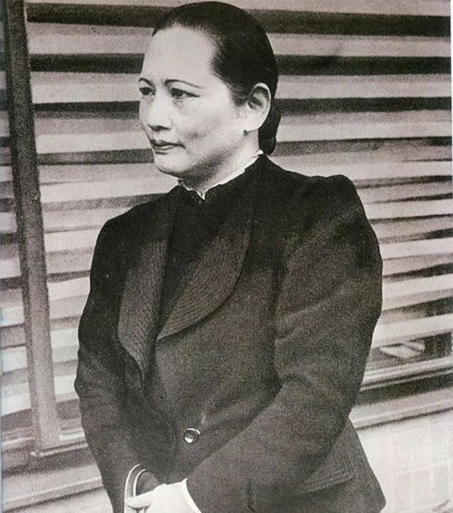 1956年10月4日在中南海迎来了一群贵宾，他们分别是张闻天、宋庆龄和上海市长陈