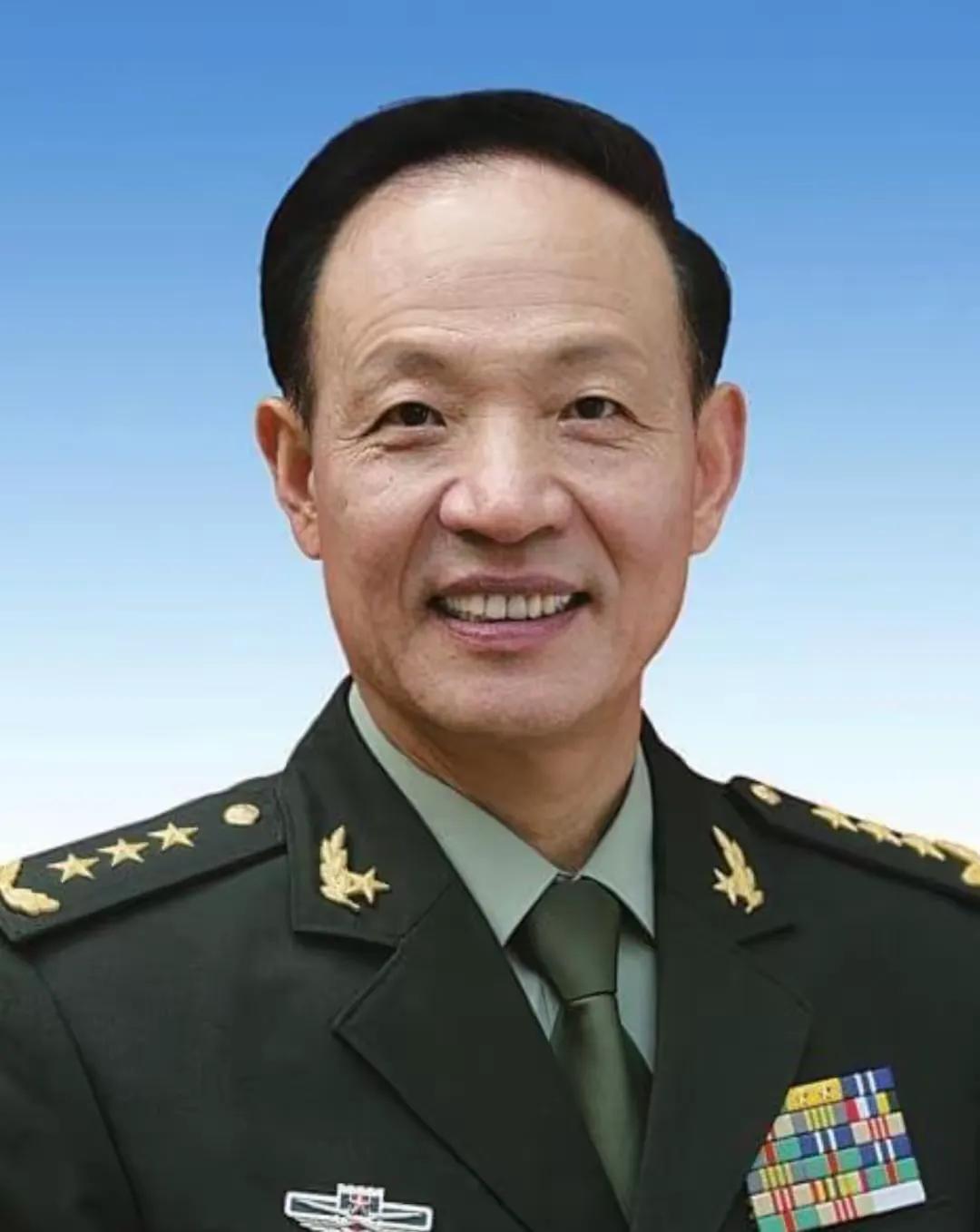 杨德清，湖北应城人，解放军上将，原广州军区政治委员！他1963年入伍，次年入党，
