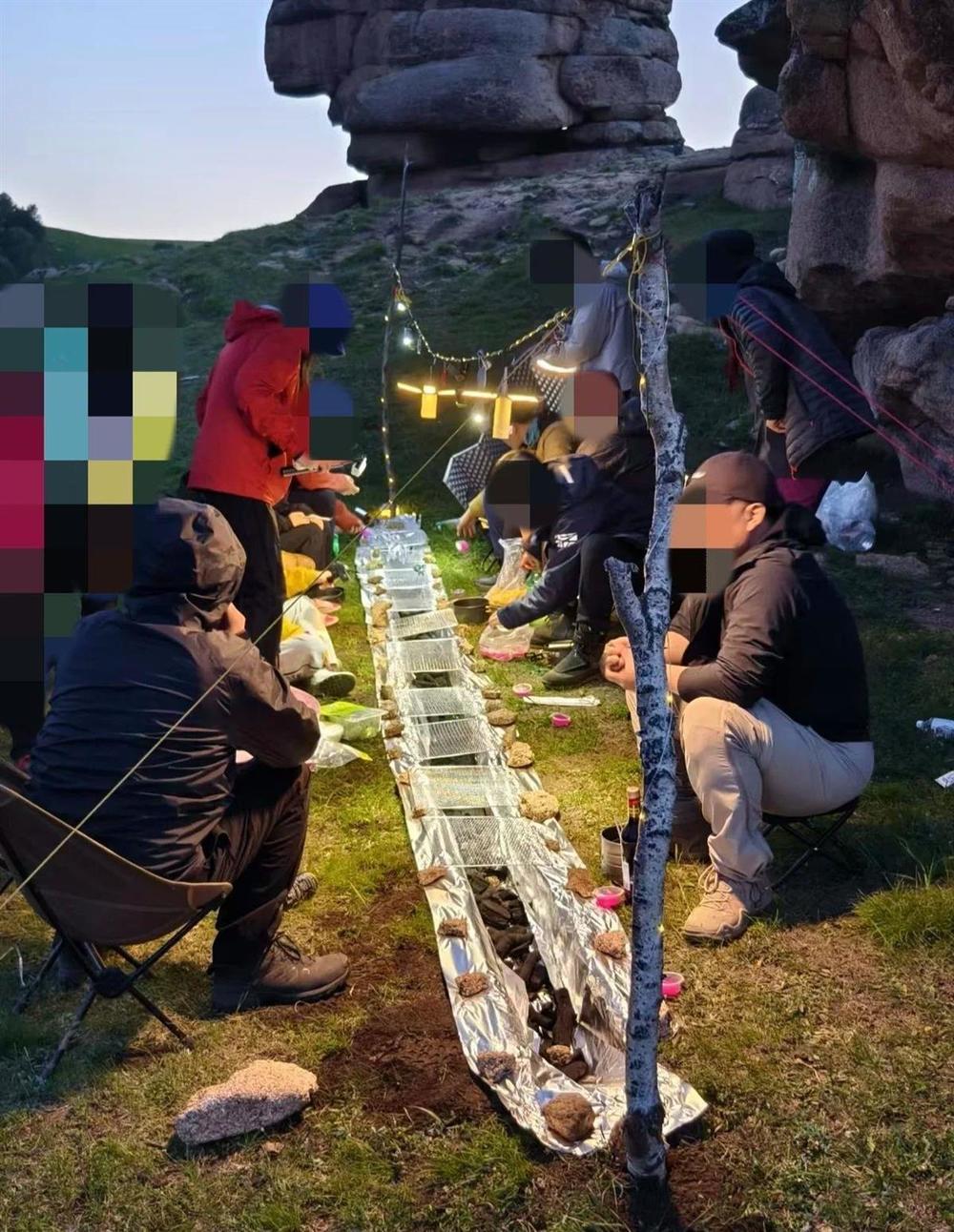 户外团队在内蒙古高山草甸挖4米长沟渠烧烤, 林草部门介入