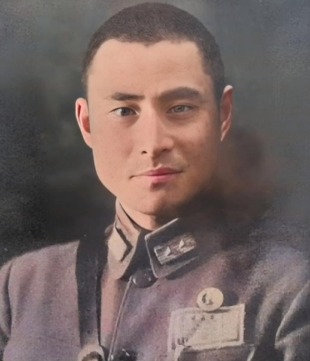 1975年，蒋介石得知黄维被特赦的消息后，立刻邀请他前往台湾，不仅补发了他被俘2