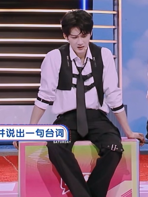 你是说，檀健次穿着这身衣服，被喷的掉凳了！？[跪了]​​​