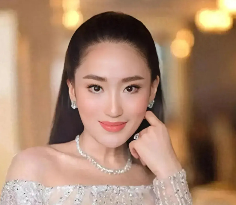 这位漂亮的女人，估计做梦也没想到，上岗才10个月，就被人做局了！7月第一天从泰国
