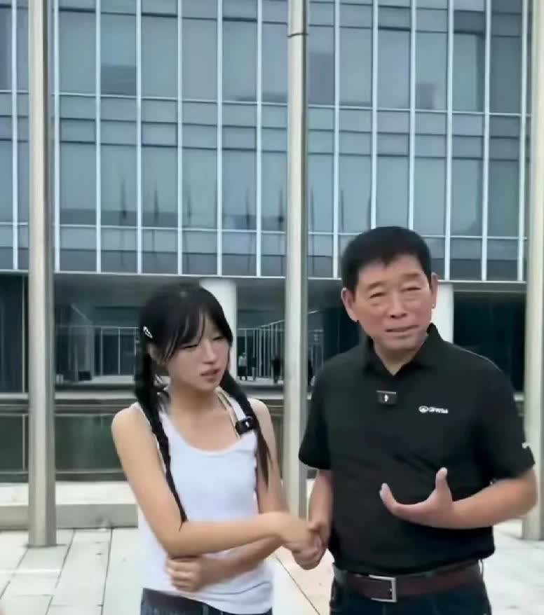 魏建军刨根问底大力仑，喊的那一嗓子，非常的特殊，是不是当天喝了酒？大力仑