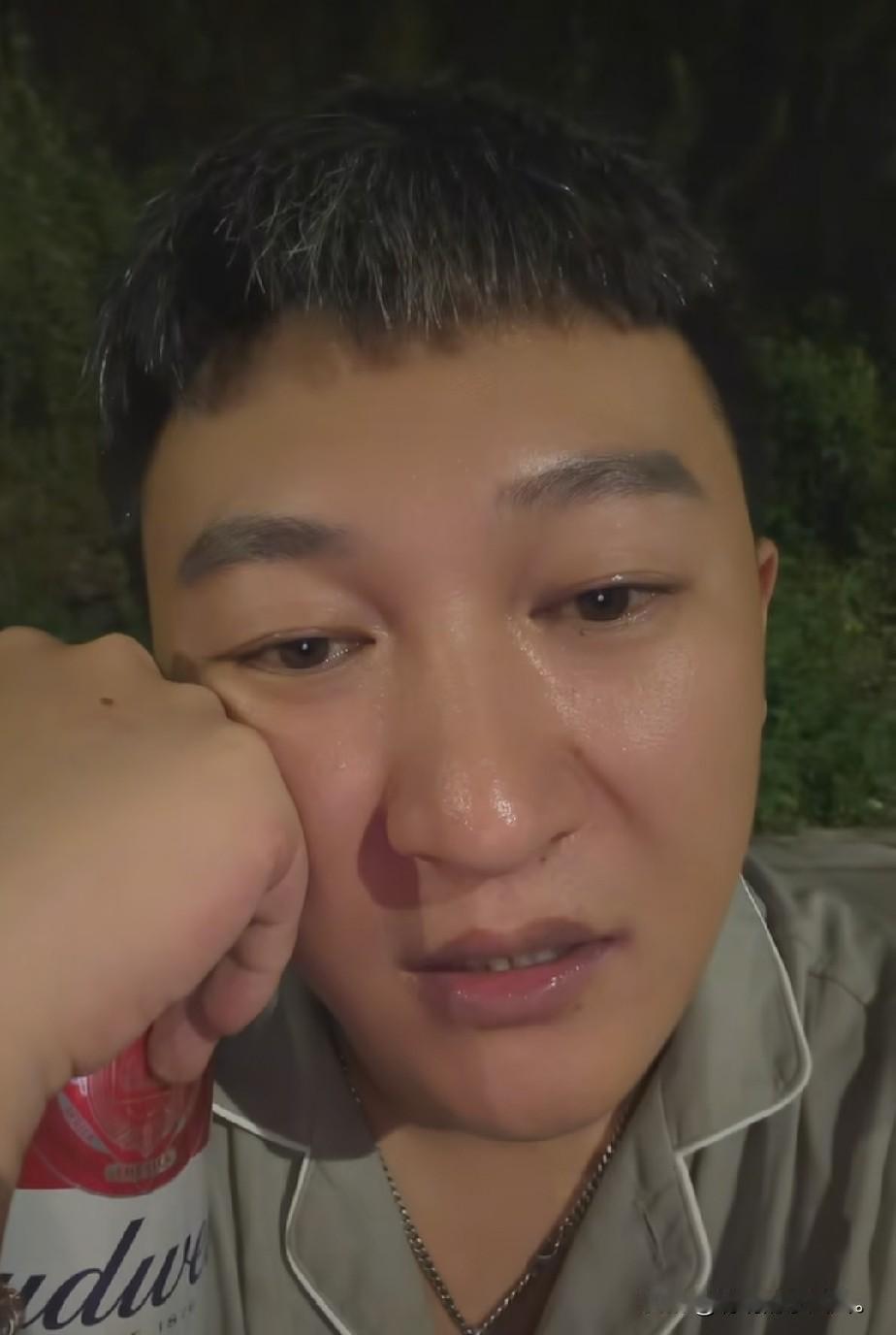 小故事！二子经过怎么长时间这些摸难，总算告一段落了。虽然二子和佟小喵是