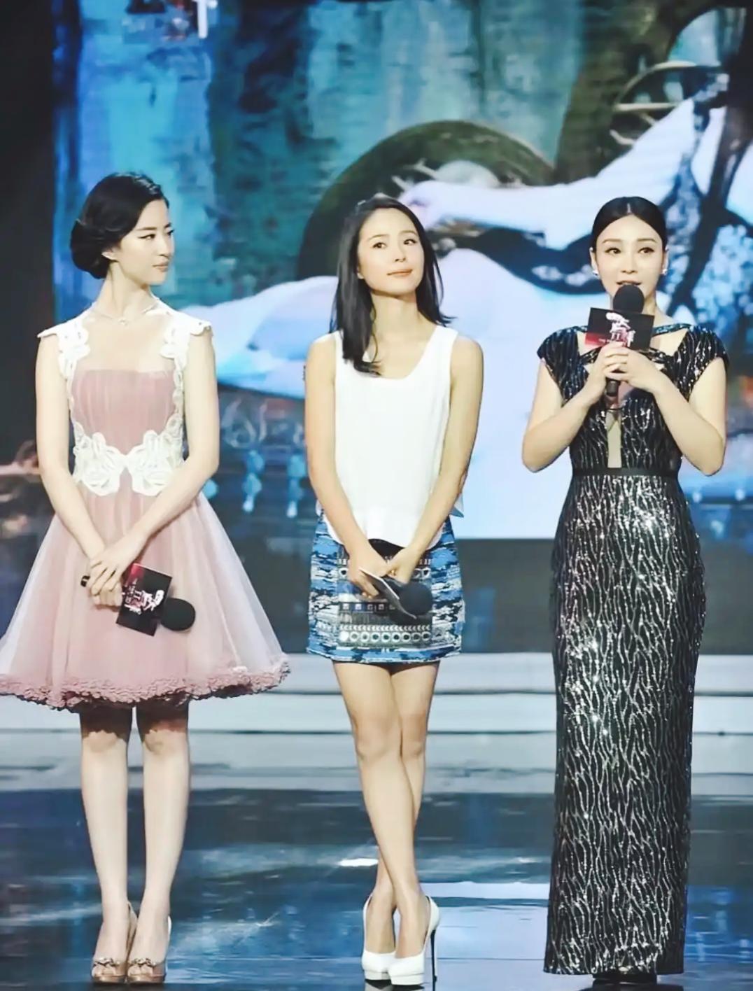 都很漂亮！三大美女能站c位，不简单呀！[比心]