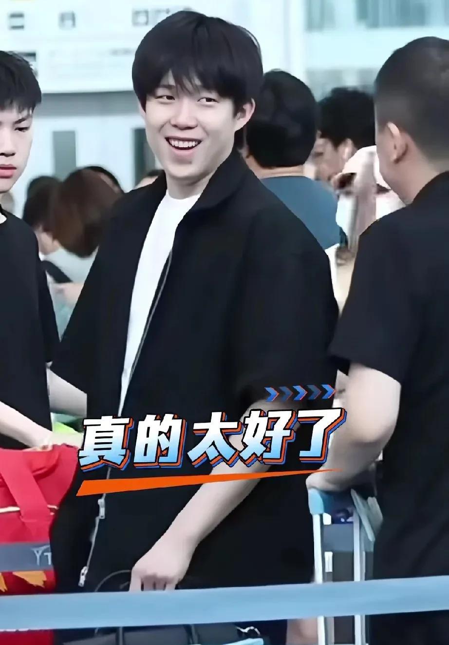 跟读书平常的小测试一样，考了个第二名而已，很差吗？为什么要不开心[吐舌头眯眼睛笑]当然开心