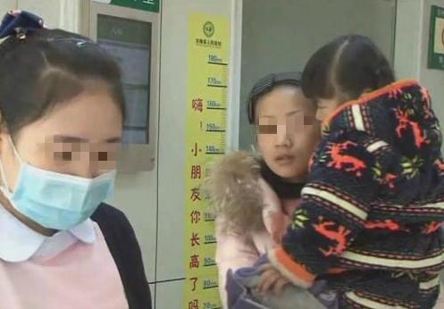43岁产妇二胎生下四胞胎, 知道孩子性别后, 婆婆和丈夫打成一团