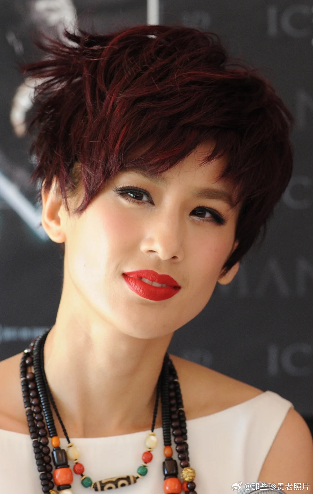 2013年5月17日，戛纳电影节，冰封侠新闻发布会现场的黄圣依