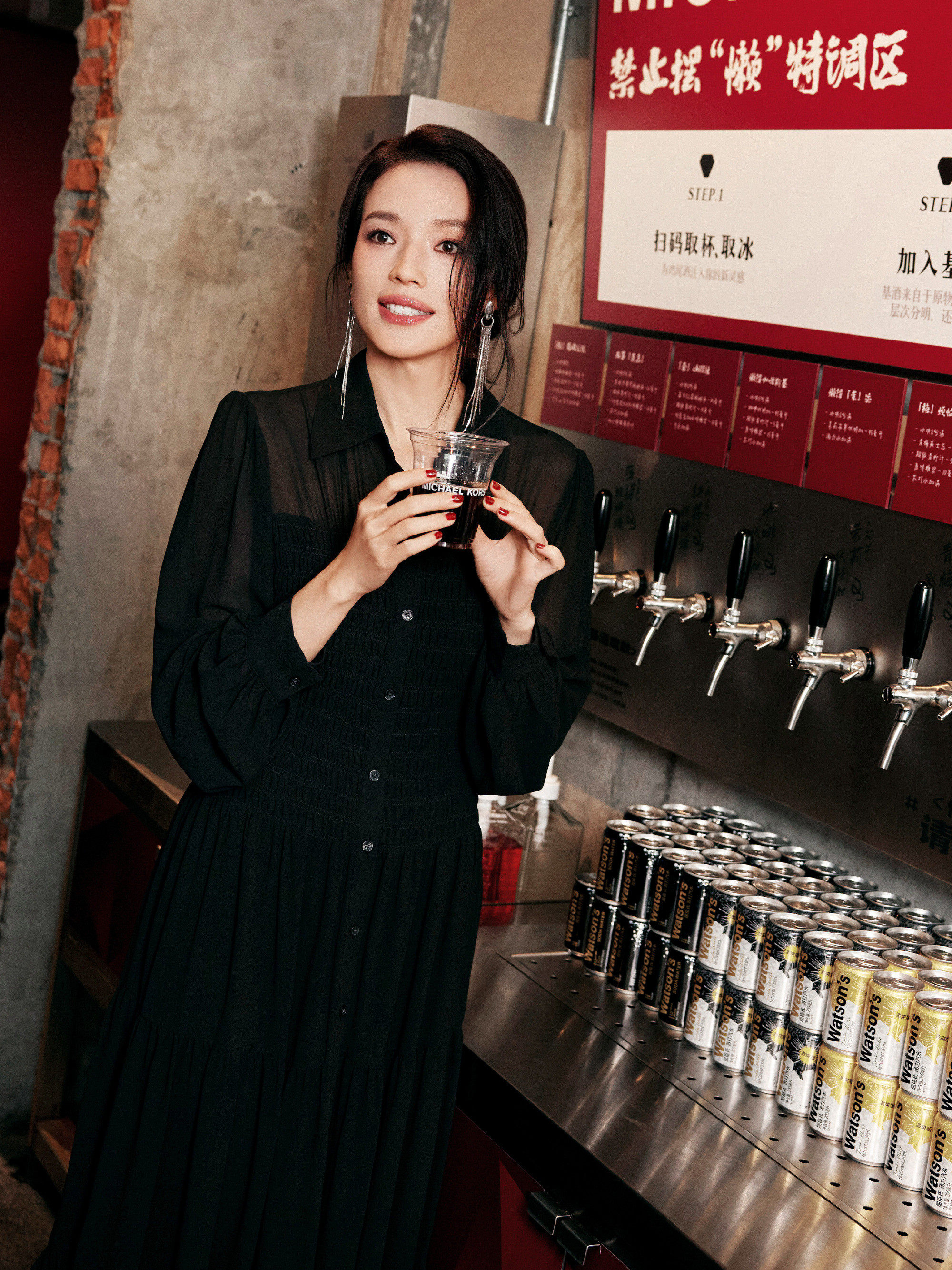 舒淇一身黑色代言妆造，美人依旧