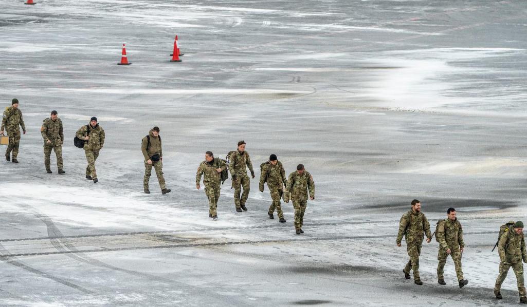 泽连斯基这次是真的飘了！他在达沃斯论坛上信誓旦旦地要帮北约“平事儿”，甚至还要把