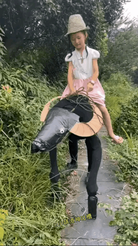 这牛看起来不太正经