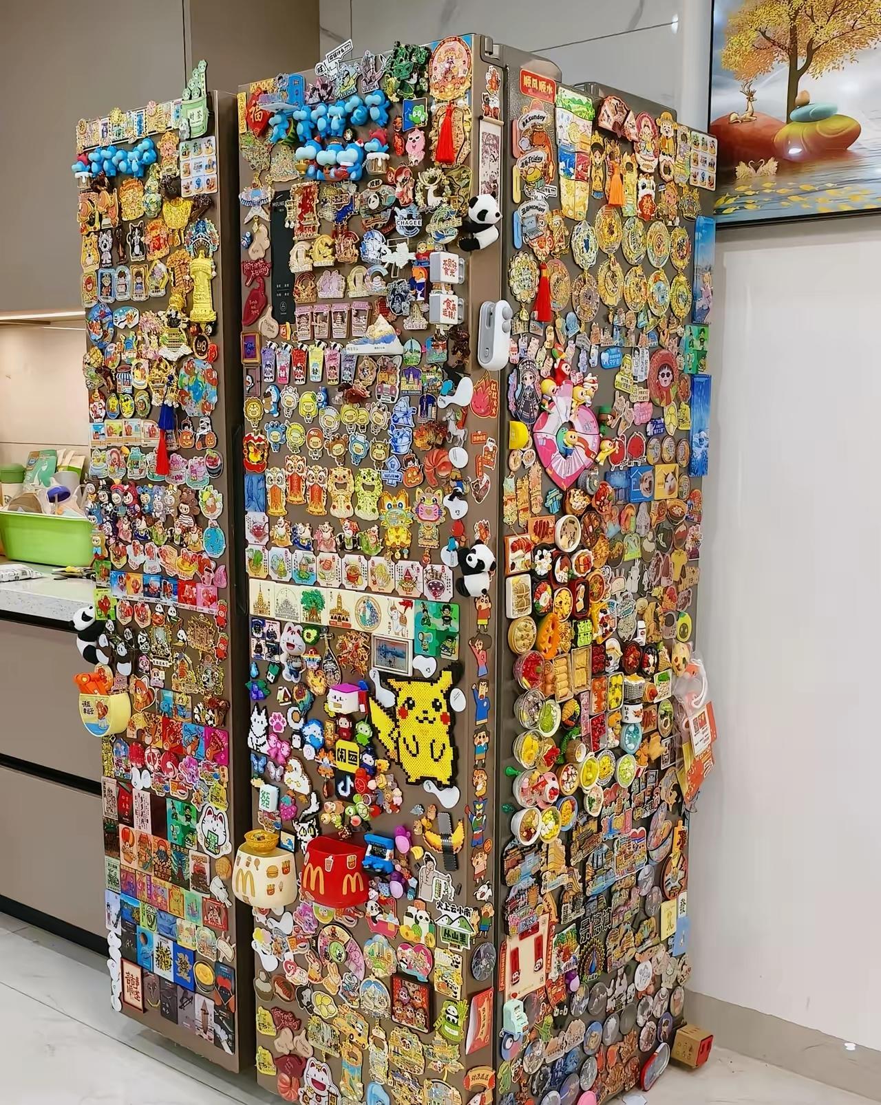 今天刷到群里大家晒的冰箱贴一个比一个炸裂我的个妈这冰箱还能正常散热吗