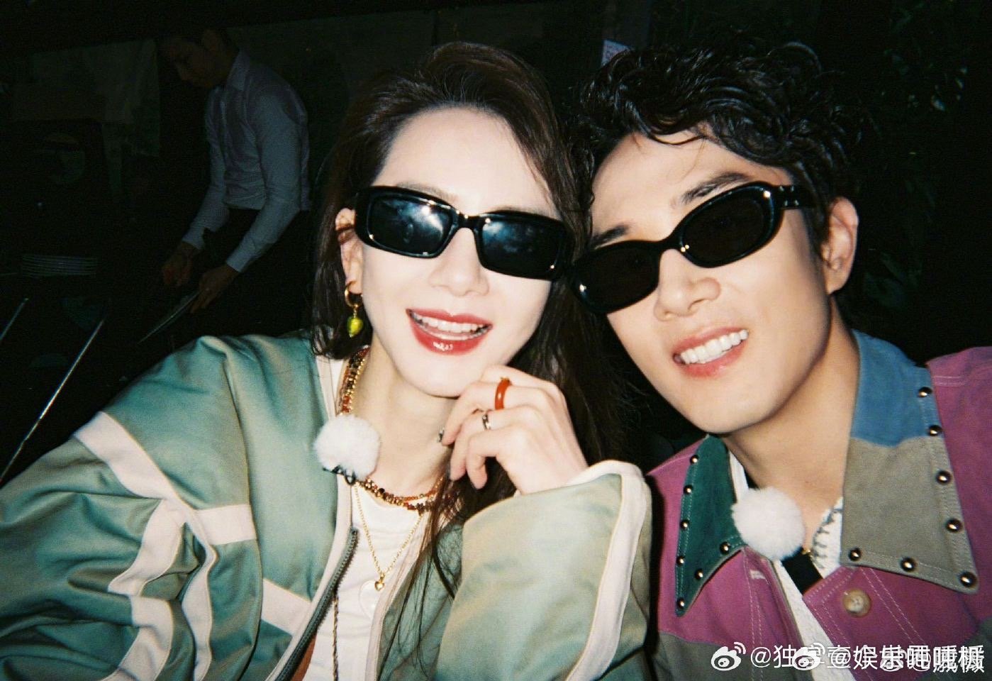 李承铉真的把胡静的丝巾送给妈妈了被李承铉这波操作暖到！节目里一眼看中胡静送的丝