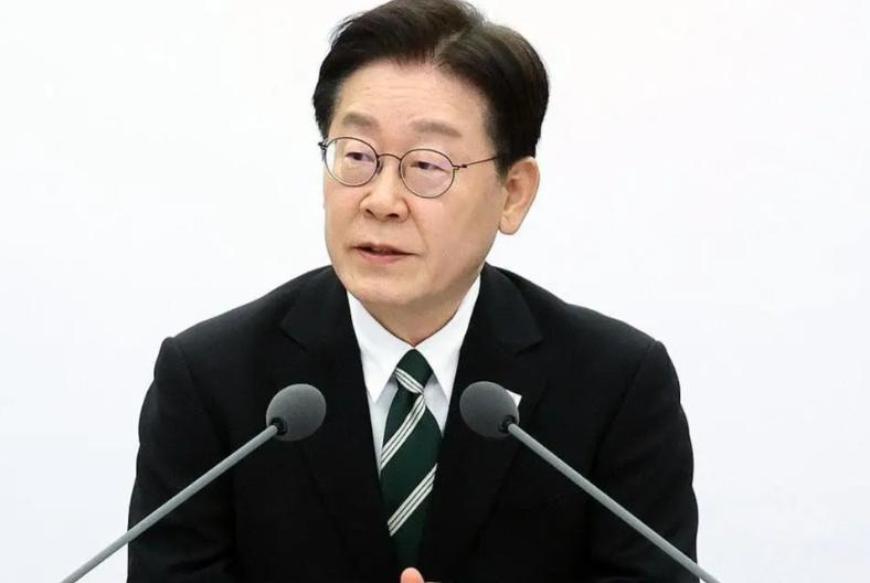 李在明，动手了！谁也没有想到，在韩国光复81周年这个特殊节点，李在明会把一笔