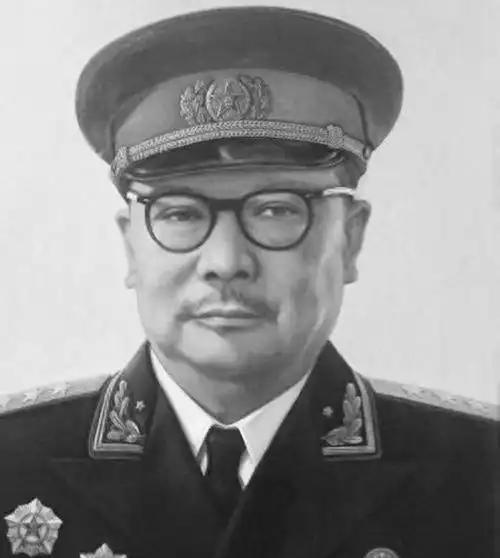 1955年，毛主席看到拟定的开国上将名单后大怒，批评道：“为什么没有他的