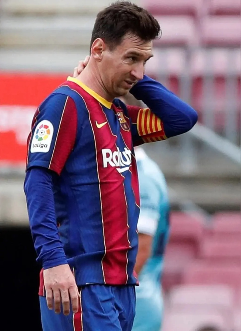 足坛历史上到底有几位球王？答案是：三个半。C罗贝利和马拉多纳三大球王得到绝大多数