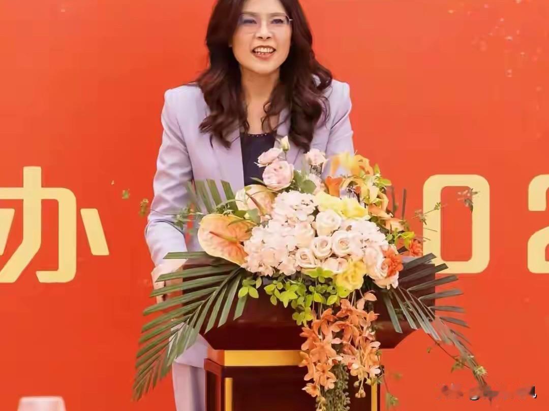 绿营青鸟被台独话术灌得五迷三道，脑子都不好使了，非要拿着印着“台湾国”贴纸的护照