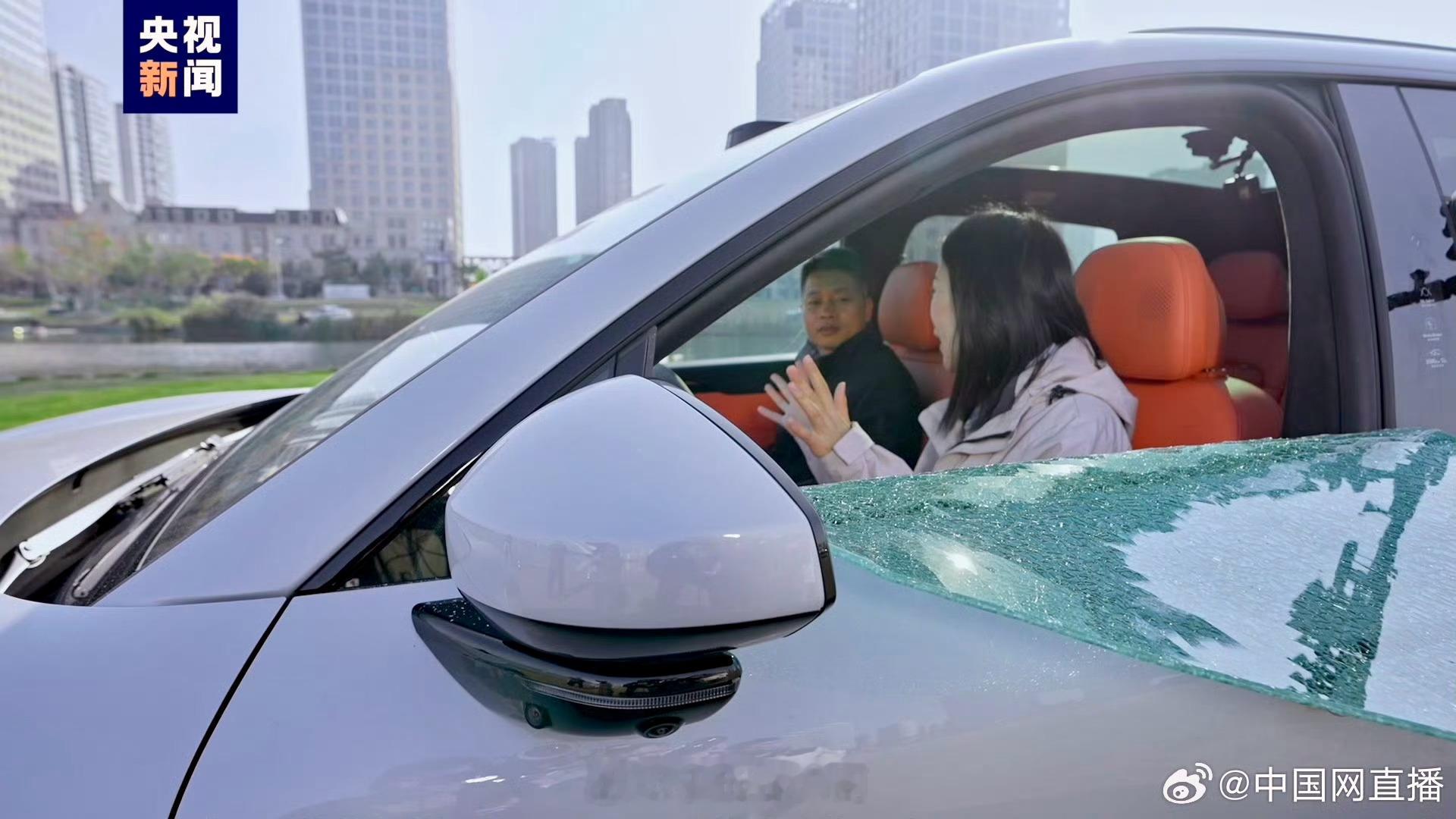 央视为极氪“金箍棒”点赞！央视新闻去了极氪杭州湾工厂，看了新款极氪7X的安全测试