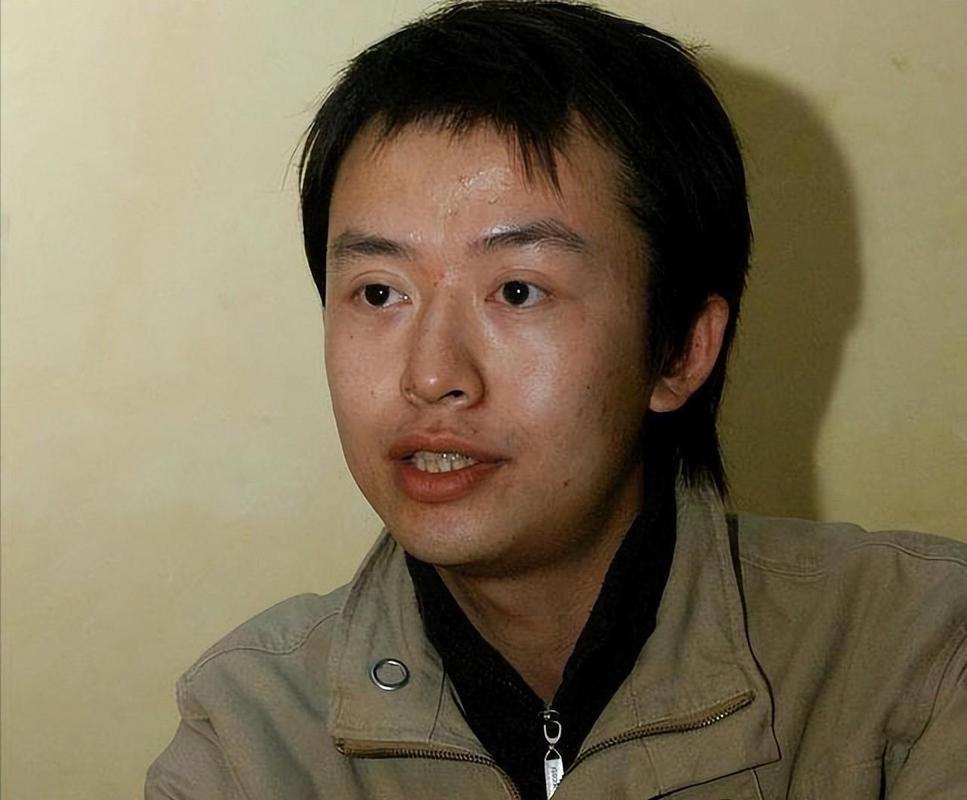 离毕业只差一步，唾手可得清华计算机博士学位，他却写下两万字长文毅然退学。曾站在学